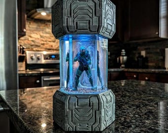 Lámpara de resina con temática de Jefe Maestro de Halo