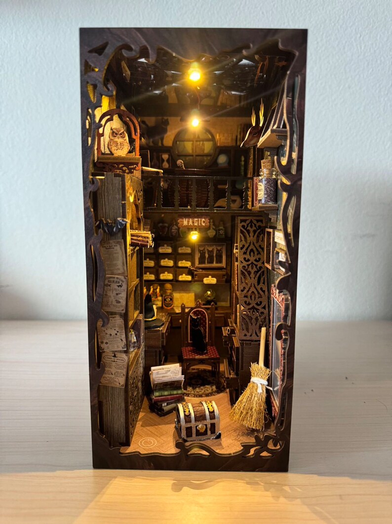 Creative DIY Book Nook Kit 3D Wooden Puzzle With Dust Cover Bookshelf