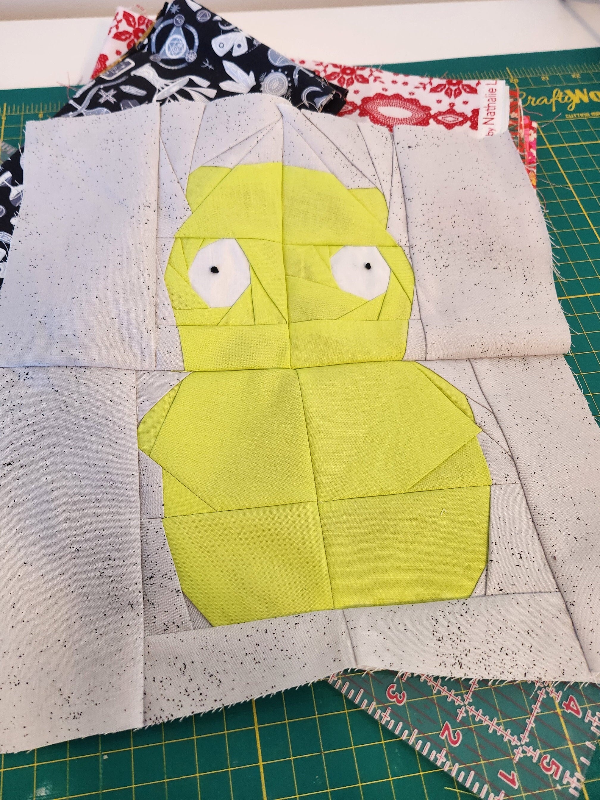 Kuchi Kopi Paper Piecing Quilt Pattern 12x12in Block Bob's Burgers