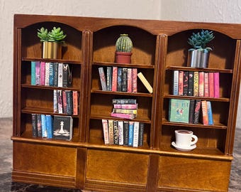 Beautiful mini bookshelf (choose your books)