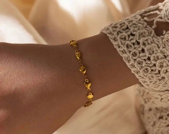 Bracelet with hearts, gold
