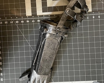 Braccio protesico Guts Berserk