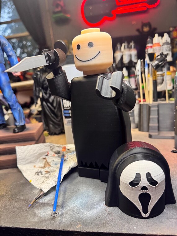 BIG BRICK Ghostface – Fully Poseable Horror Brick Figure (6” Tall