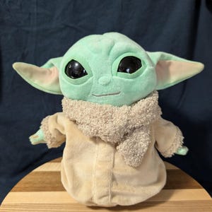 Star Wars  The Mandalorian "The Child" 9 Inch Plush Doll