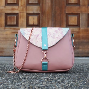 NUEVO / Hecho a mano en Canadá / Mini bolso de mano de negocios único en turquesa rosa, bolso de hombro con correa de cadena, regalo de oro rosado
