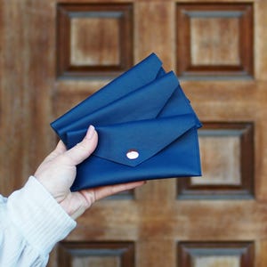 NOUVEAU | fait main au Canada | petit portefeuille monétaire carte-cadeau argent enveloppe pochette sac à main unique 100 % cuir véritable haute qualité bleu marine