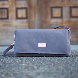 NUEVO / Hecho a mano en Canadá / Bolso de mano de negocios único de gamuza gris, correa para bolso de hombro, regalo oro rosado