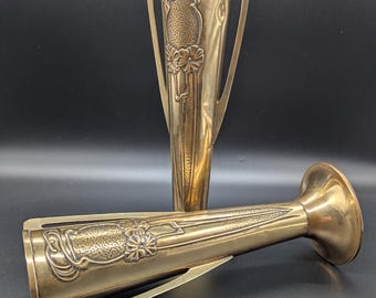 Jarrones Art Nouveau - Par de jarrones de latón estilo Arts & Crafts ingleses de Beldray