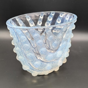 Rene Lalique 5483 Vichy Vase circa 1937
