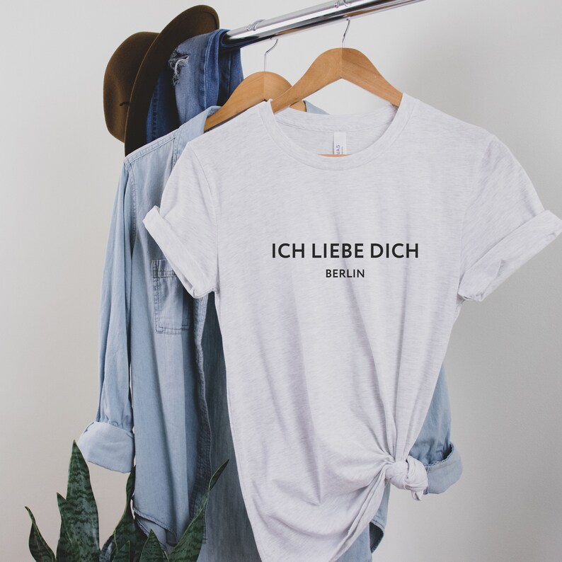"Ich liebe dich" quote t-shirt in grey is perfect for a Berlin lover