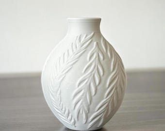 Pine Tree Leaf Vase for Dried or Artificial Flowers | Woodland Inspired Decor | 20 Colors Available | Unique 3D Printed Vase