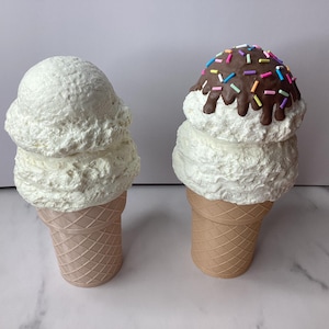 Sztuczne lody waniliowe truskawkowe czekoladowe