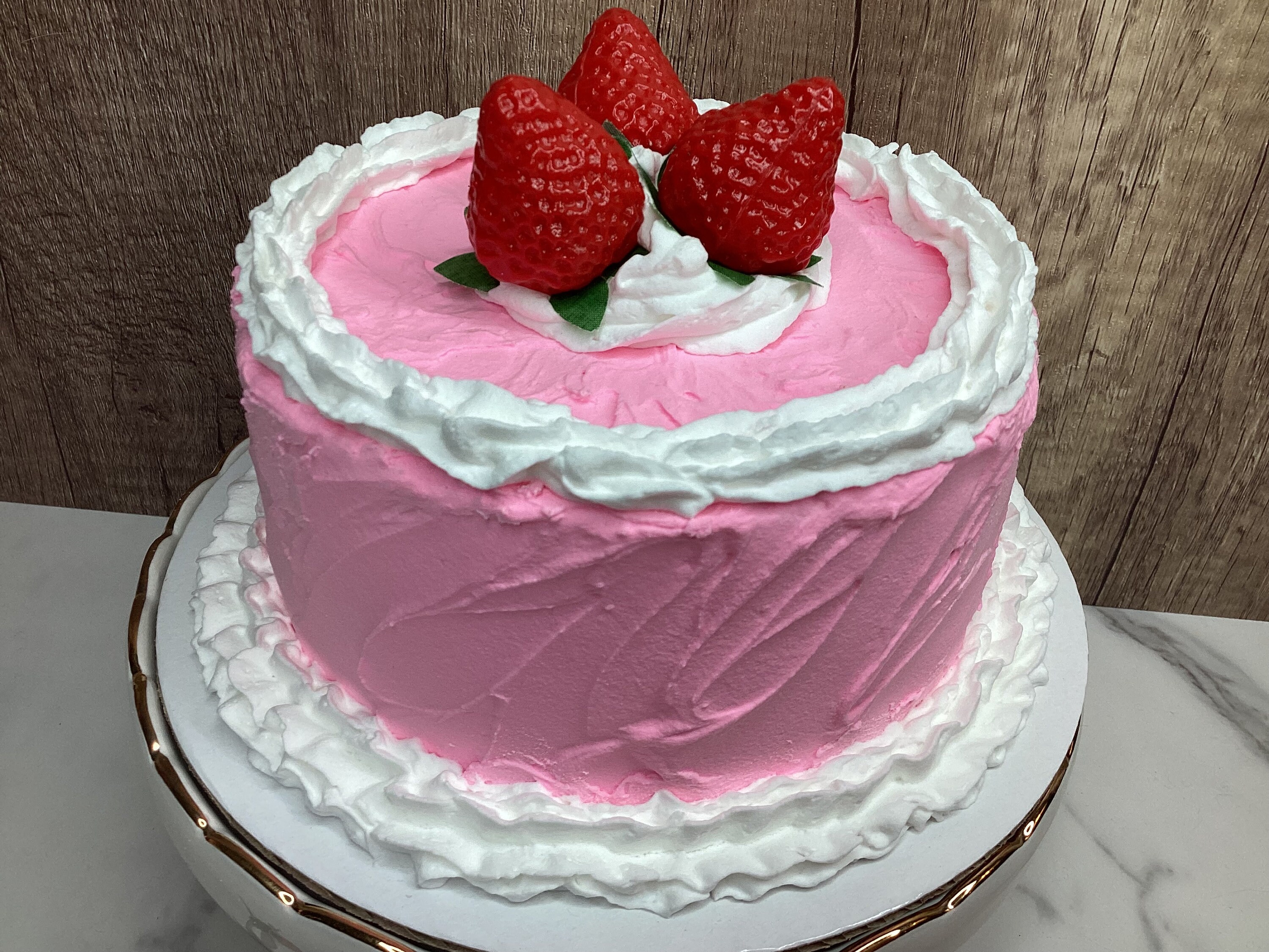 strawberry cake　0228 Strawberry Birthday Cake : r/cakedecorating