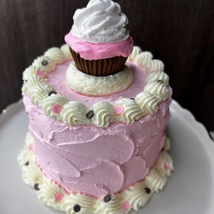 Fake Neapolitan Cupcake Cake