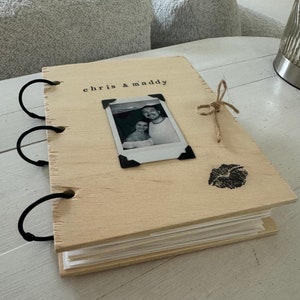 Portada de álbum de recortes de madera con ideas de páginas interactivas para él, álbum de recortes de aniversario, álbum de recortes de un año para novio, álbum de recortes para parejas