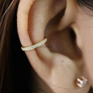 Round Brilliant Cut Colorless Moissanite Diamond Ear Cuff Dainty Ear Cuff Pave Set Sterling Silver Helix Piercing Yellow Gold Ear Wrap LL361