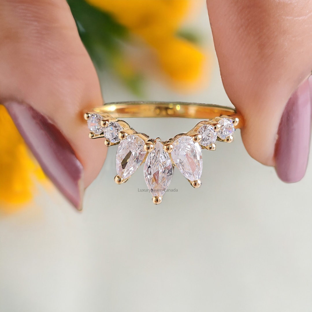 Curved Wedding Band Women Vintage Solid 14K Yellow Gold Moissanite ...