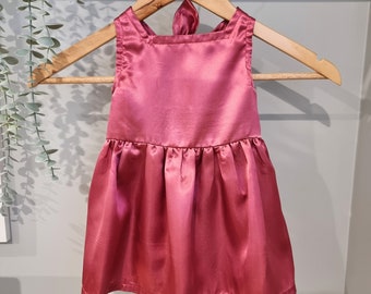 Abito da sposa per bambini fatto a mano, Abito in raso per bambina, Abito da battesimo per bambini, Abito per compleanno per bambini, Abito in raso per bambini, Abito per ospiti di nozze per bambini,