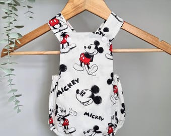 Mono de bebé de Mickey Mouse hecho a mano: mono unisex