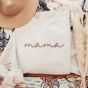 Mama haftowana bluza z imionami na rękawie, Mama okrągły dekolt, spersonalizowany prezent dla mamy, prezent na dzień matki, prezent dla mamy, haftowany prezent dla mamy
