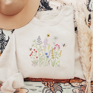 Cottage Core Embroidered Sweatshirt, Wildflower with Bee Embroidered Sweatshirt, Honey Bee Shirt, Wildflower Crewneck, Botanical Meadow Shir