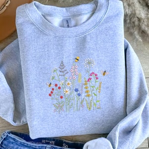 Cottage Core Embroidered Sweatshirt, Wildflower with Bee Embroidered Sweatshirt, Honey Bee Shirt, Wildflower Crewneck, Botanical Meadow Shir