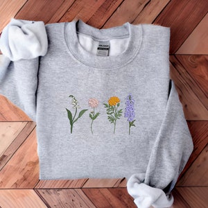 Wildflower Embroidered Sweatshirt, Pinky Flower Embroidered