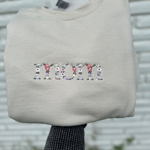 Moletom bordado personalizado com letras florais, moletom personalizado, camisa bordada personalizada, camisa com flores bordadas, moletom personalizado
