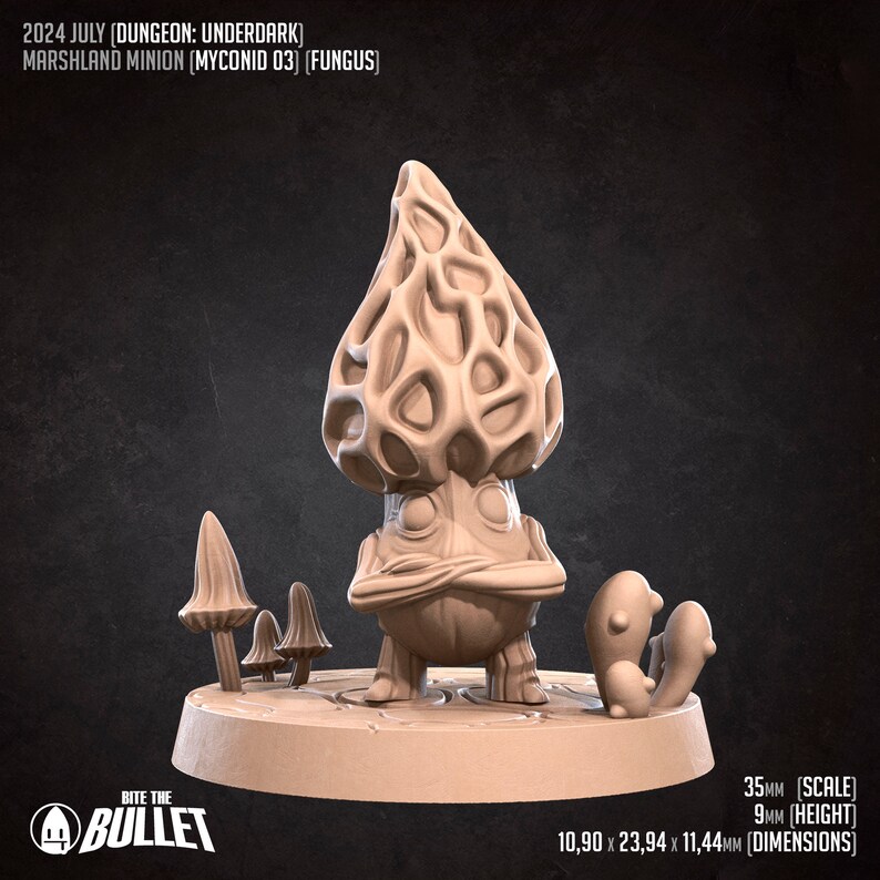 Puede incluir: Una miniatura impresa en 3D de una criatura con forma de hongo con una tapa texturizada y los brazos cruzados. La miniatura mide 9 mm de alto y est&aacute; a escala de 35 mm. La base est&aacute; decorada con hongos m&aacute;s peque&ntilde;os.