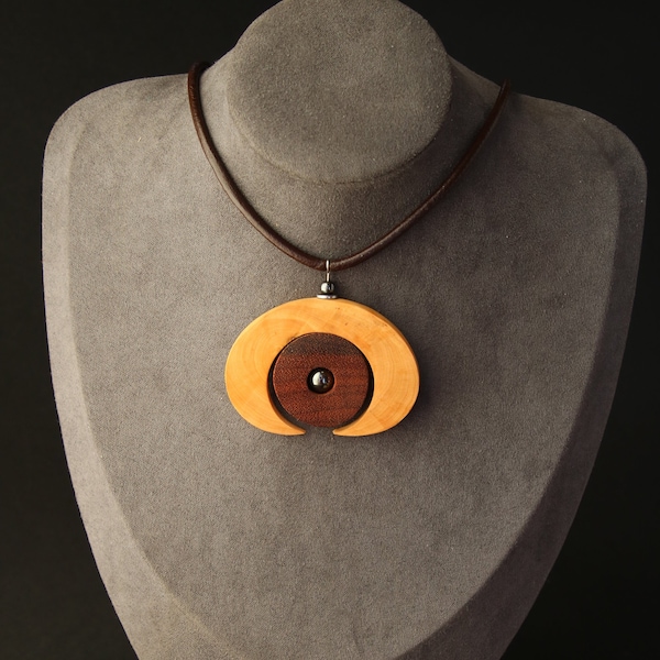 Collier duo de bois, buis d'Ardèche et bois rouge de Guadeloupe, pièce unique, bijou naturel.