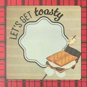 Puede incluir: Tarjeta cuadrada con fondo beige con un gráfico de s'more y las palabras "LET'S GET toasty". El s'more incluye galletas Graham, chocolate y malvavisco. La tarjeta tiene un borde de cuadros rojos.