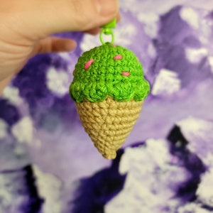 Gehäkelte Eistüte, Lebensmittel Amigurumi, Schlüsselanhänger, Taschenclip, Taschenanhänger, Rückspiegelhalter, anpassbar, niedlicher Plüsch-Eistüte