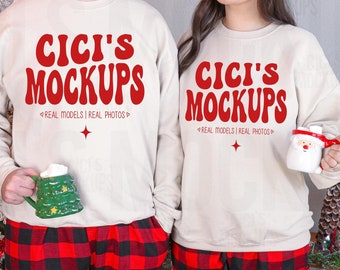 Paare, Gildan 18000 Sand Sweatshirt Mockup, Weihnachten 18000 Mockup, Gildan Sand Mockup, Gildan Christmas Mockups, Paare Mockup