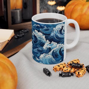 Taza con diseño de olas marinas, taza de café de cerámica con estampado de olas japonesas en azul y blanco, regalo minimalista para amantes del mar, 325 ml o 444 ml. imagen 8