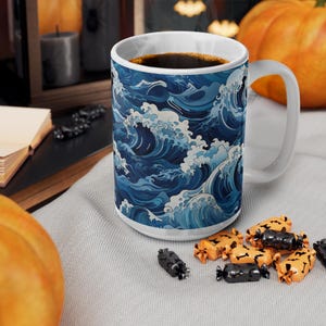 Taza con diseño de olas marinas, taza de café de cerámica con estampado de olas japonesas en azul y blanco, regalo minimalista para amantes del mar, 325 ml o 444 ml. imagen 14