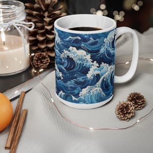 Taza con diseño de olas marinas, taza de café de cerámica con estampado de olas japonesas en azul y blanco, regalo minimalista para amantes del mar, 325 ml o 444 ml. imagen 12