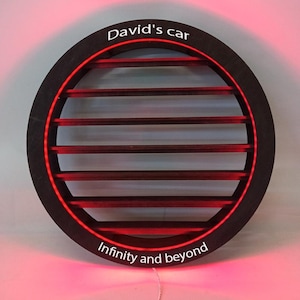 パーソナライズされた車のホイール収納、ライト付きおもちゃの車のシェルフディスプレイ、木製の車のオーガナイザー、おもちゃの車の収納、男の子/女の子向けの壁アート装飾ギフト