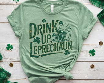 Drink Up Kobold PNG, lustiger St Patrick's Day PNG, Bierbecher PNG, Irische Trinksublimation, Glücksklee PNG, digitaler Download