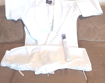 Karate Gi Size 7/200 – New, Complete