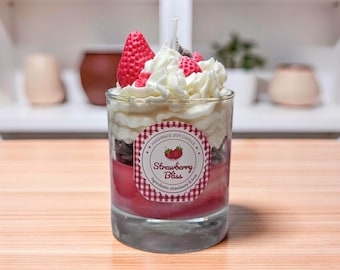 Vela de postre Strawberry Bliss / Vela de cera de soja con aroma a fresa dulce, 325 g