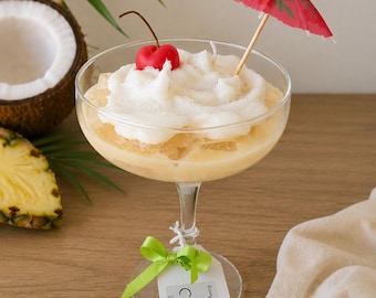 Vela de soja con aroma a piña colada / Aroma realista a cóctel tropical con cereza en la parte superior / Regalo perfecto para el verano, decoración del hogar, linda decoración tropical