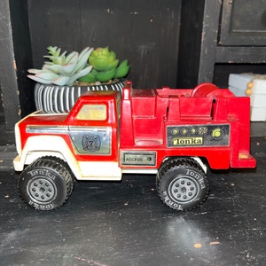 Vintage 1980’s Tonka Fire Rescue Truck #7- 1:26 Scale 7-3/4&quot; Toy Vehicle