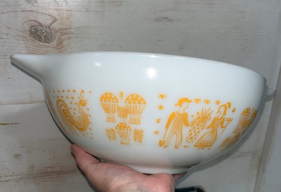 Vintage 1965 Pyrex Pumpkin Butterprint Cinderella Bowl 4 Qt #444