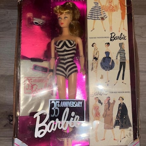 Barbie 35th Anniversary Blonde Ponytail Repro Swimsuit High Heels Sunglasses 1993 New in Box Doll Mattel #11590