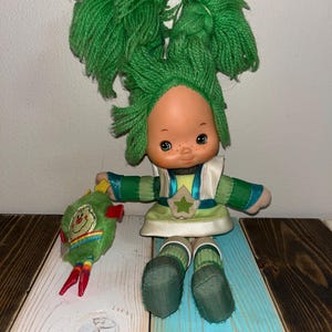 Vintage 1983 Patty O&#39;Green Rainbow Brite Friend | Vtg Markenpuppe | St. Patty’s Day Grüne Zopfpuppe | Glückspilz | Farbe Kinder-Kollektion