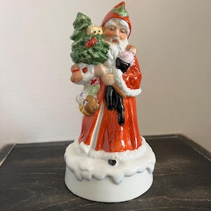 Vintage Santa Claus Figurine Music Box, Plays &quot;Santa Claus is Coming to Town&quot;