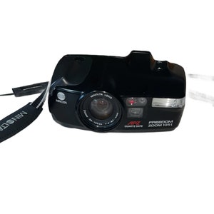 Vintage Minolta 35mm Freedom Zoom 105i APZ Quartz Date w 35-105mm f/4-6.7 Zoom Lens Bridge Camera with Strap, Untested