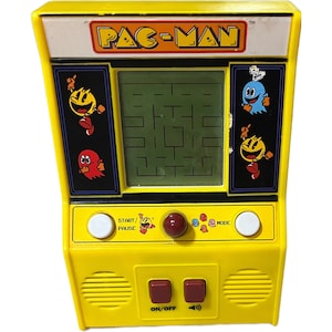 Monopoly Arcade Pacman Retro Handheld PAC-MAN Includes AA Very