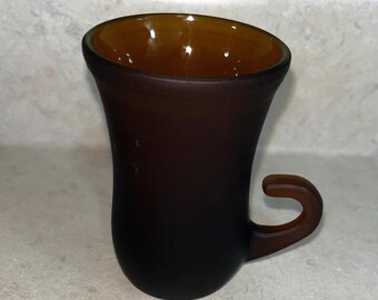 Tazza da caffè in vetro colorato vintage italiano, tazzine da espresso marroni, tazze in vetro retrò, tazze dalla forma insolita / Ciascuna venduta separatamente