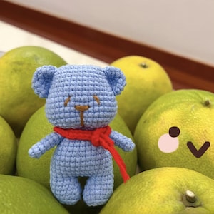 Schema PDF per orsetto all'uncinetto, tutorial per portachiavi amigurumi a forma di orsetto all'uncinetto, simpatico animale all'uncinetto, mini orsetto all'uncinetto - graziosi regali fatti a mano